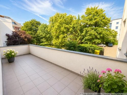 Chemnitz Immobilienportal 1 Monat Mietfrei Großzügige 3-Raum-Wohnung mit 117 m², Balkon, Aufzug und Stellplatz Wohnung mieten