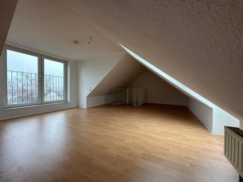 Chemnitz Wohnungen im Erdgeschoss Großzügige 3-Zimmer mit Laminat, EBK, Lift und Wanne in guter Lage Wohnung mieten