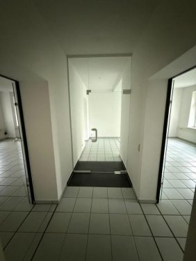 Chemnitz Immobilien Inserate Großzügige 3-Zimmer Büroeinheit mit Fliesen und EBK in ruhiger Lage! Gewerbe mieten