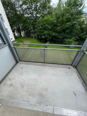 Chemnitz Immobilien Großzügige 2-Zimmer mit neuem Laminat, Wannenbad & Balkon in ruhiger Lage! Wohnung mieten