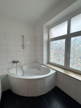 Chemnitz Provisionsfreie Immobilien Großzügige 2-Zimmer mit Laminat und Eckwanne in guter Lage Wohnung mieten