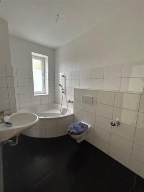 Chemnitz Immobilien Großzügige 3-Zimmer mit Laminat, Balkon und Eckwanne in guter Lage Wohnung mieten