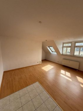 Chemnitz Wohnungen im Erdgeschoss Günstige DG 2-Zimmer mit Wanne und Laminat in guter Lage! Wohnung mieten