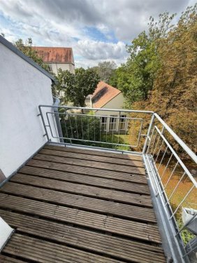 Chemnitz Immobilie kostenlos inserieren Uninahe und große DG 2-Zimmer mit Balkon, Wanne, Laminat und Einbauküche in guter Lage!* Wohnung mieten