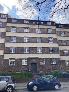 Chemnitz Immobilien WG-taugliche 3-Zimmer mit Einbauküche, Laminat, Balkon und Wanne in ruhiger Lage! Wohnung mieten
