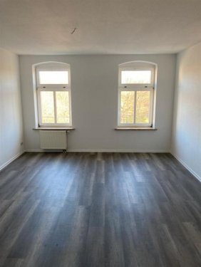 Chemnitz Immo Am Park! Günstige 2,5-Zi. mit Aufzug, Laminat, Abstellraum und Dusche! Wohnung mieten