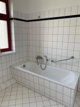 Chemnitz Wohnungsanzeigen Gemütliche 3-Zimmer mit Laminat, Wanne und Einbauküche in zentraler Lage! Wohnung mieten