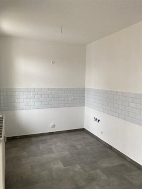 Chemnitz Wohnen auf Zeit Großzügige 2-Zimmerwohnung mit Vinylbelag, Balkon, Wanne und Dusche! Vormieter verkauft EBK Wohnung mieten