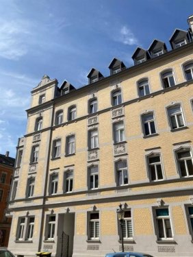 Chemnitz Immo Großzügige 3-Zimmer mit Laminat, EBK, Wannenbad mit Fenster und Balkon in zentraler Lage Wohnung mieten