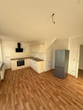 Chemnitz Terrassenwohnung Großzügige DG 2-Zimmer mit Laminat, EBK, Balkon und Wannenbad! Wohnung mieten