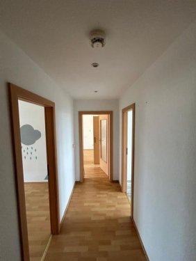 Chemnitz Immobilien Inserate Helle 3-Zi. mit sonnigem Balkon, Wanne und Laminat in ruhiger Lage! Wohnung mieten