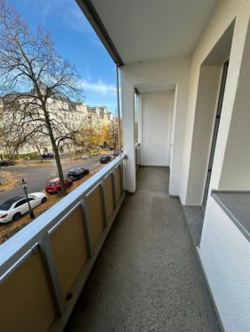 Chemnitz Immo Helle 4-Zi. mit großem Balkon & Laminat in ruhiger Lage! Wohnung mieten