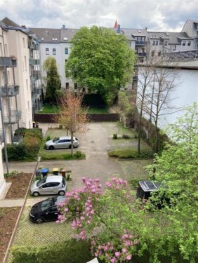 Chemnitz Mietwohnungen Kompakte DG 3-Zimmer mit neuem Laminat u. Wanne in Zentrumsnähe!
Stellplatz mgl. Wohnung mieten