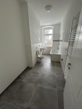 Chemnitz Immobilien Zweitbezug nach San.! Kompakte 3-Zi mit EBK, Laminat, offener Küche und Wanne Wohnung mieten