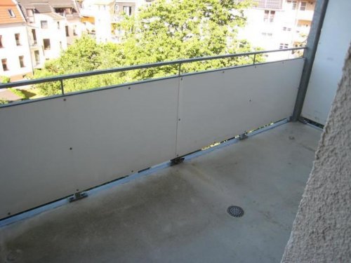 Chemnitz 2-Zimmer Wohnung Große 2-Zimmer mit Laminat, Wannenbad, Stellplatz und Balkon in ruhiger Lage! EBK mgl. Wohnung mieten