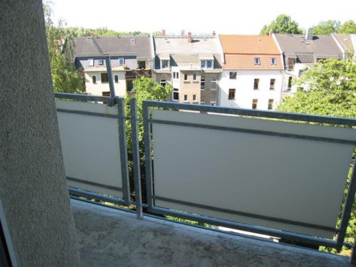 Chemnitz Wohnungen Großzügige 2-Zimmer mit Laminat, Wannenbad, SP und Balkon in ruhiger Lage! EBK mgl. Wohnung mieten