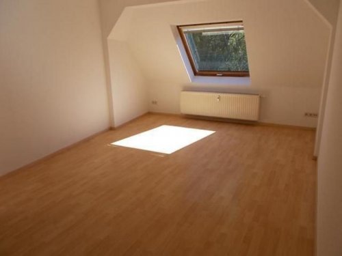 Chemnitz Wohnungsanzeigen Günstige DG 3-Zimmer mit Laminat und Stellplatz in ruhiger Lage! Wohnung mieten