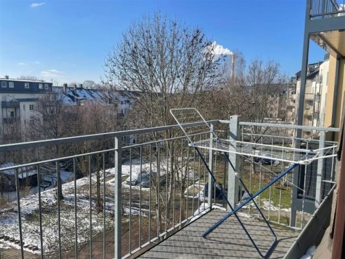 Chemnitz Mietwohnungen Vollmöblierte und gemütliche DG 3-Zimmer mit Balkon, Laminat und Wanne! Wohnung mieten