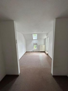 Limbach-Oberfrohna 2-Zimmer Wohnung Großzügige 2,5-Zimmer mit Balkon Tageslichtbad und Wanne in guter Lage! Wohnung mieten