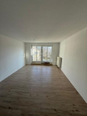 Limbach-Oberfrohna 1-Zimmer Wohnung Großzügige 2,5-Zimmer mit Balkon Tageslichtbad und Wanne in guter Lage! Wohnung mieten