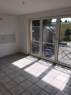 Wittgensdorf Günstige Wohnungen Für Autoliebhaber mit Garage vorm Haus! * 2-Zimmer mit Laminat, Wanne und Dusche in ruhiger Lage! Wohnung mieten