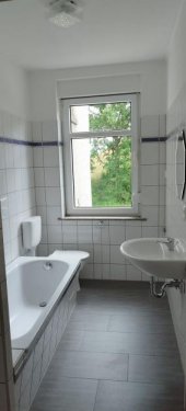 Wittgensdorf Günstige Wohnungen ** Kleine 3-Zimmer mit Laminat, Einbauküche und Wannenbad zum Toppreis! ** Wohnung mieten