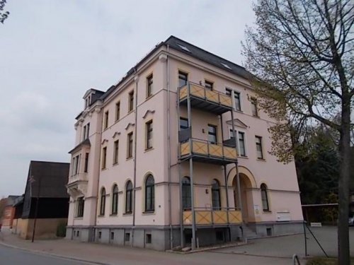 Oberlungwitz Günstige Wohnungen *** Großzügige 2-Zimmer mit Laminat, Wannenbad und Balkon! Stellplatz o. Carport mgl. *** Wohnung mieten
