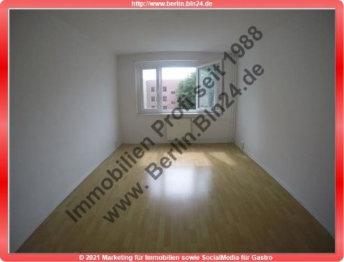 Berlin Immobilien Wohnzimmer Balkon Südseite -2er WG geeignet Wohnung mieten