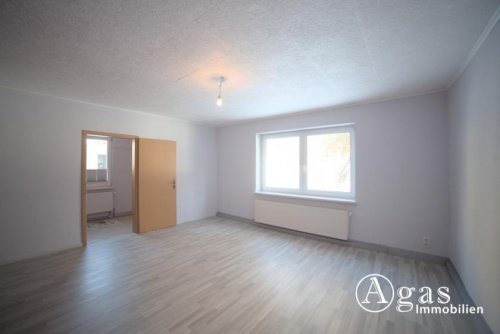 Liepe (Landkreis Barnim) Renovierungsbedürftige 4-Zi.-Wohnung in Zweifamilienhaus auf großem Grundstück in Liepe Wohnung mieten