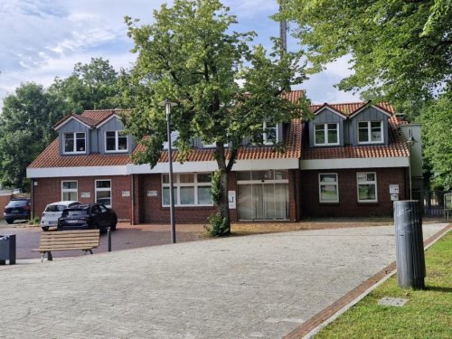 Krummhörn Gewerbe Immobilien Praxis- Büro-, Gewerbefläche direkt am Marktplatz zu vermieten: Gewerbe mieten