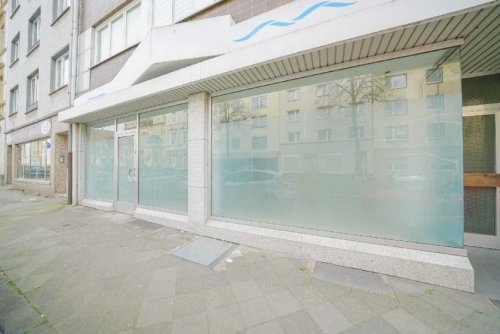 Düsseldorf Immobilien Oberrath: Gut sichtbare Praxis-/Ausstellungsfläche mit großer Schaufensterfront Gewerbe mieten
