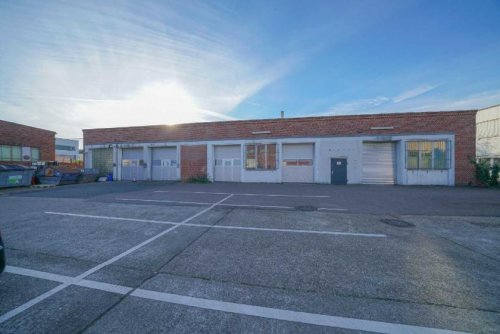 Ratingen Lagerhalle Ebenerdige Lagerhalle mit mechanischem Tor zentral in Ratingen Gewerbe mieten