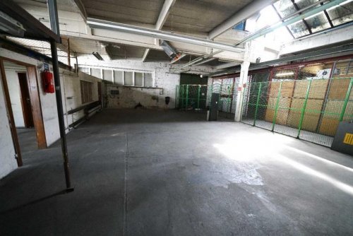 Ratingen Lagerhalle Perfekt für Handwerker: Ebenerdiges Lager mit kleinem Büro in Rtg.-West Gewerbe mieten