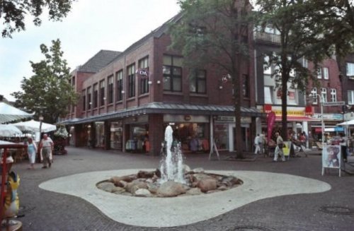 Nordhorn Immobilien Fußgängerzone**UG-Flächen in einem rennomierten Modehaus** Umsatzmiete oder Festmietpreis** Gewerbe mieten