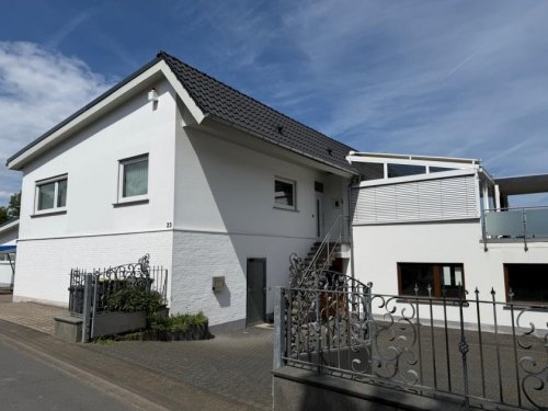 Königswinter Wohnungsanzeigen KÖNIGSWINTER ITTENBACH, tolle 4 Zimmer-Wohnung mit ca. 145 m² WNfl. und Dachterrasse, EBK, 2 Stellpl Wohnung mieten