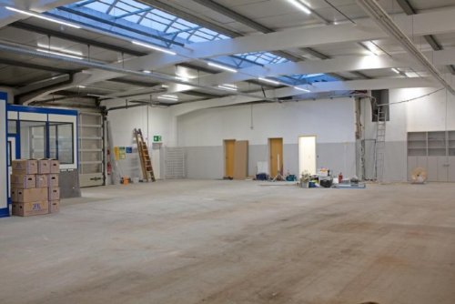 Swisttal Immobilien Gewerbehalle mit Büroeinheiten und Lagerfläche Gewerbe mieten