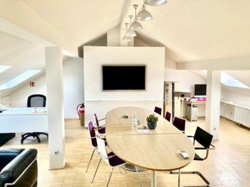 Frankfurt am Main Gewerbe Immobilien Möbliertes Büro mit Dachbalkon in kreativer Bürogemeinschaft im Herzen von Frankfurt am Main Gewerbe mieten