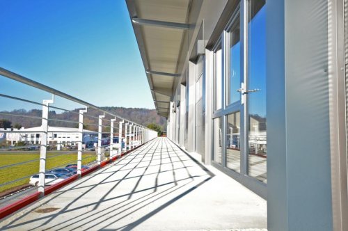 Elsenfeld Immobilien DIETZ: GEWERBEPARK 24 - Provisionsfreie 147m² große Büro oder Lagerfläche im 1. OG mit 4m Raumhöhe! Gewerbe mieten