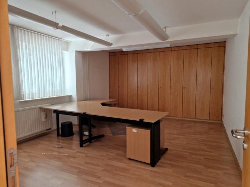 Marpingen Günstiges Büro Schickes und ruhig gelegenes Büro und Praxis in Urexweiler, einzugsbereit -teilbar- Gewerbe mieten