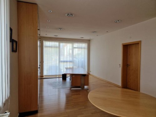 Marpingen Gewerbe Immobilien Sehr Gediegene Büro- und Praxisräume in Urexweiler, einzugsbereit - teilbar - Gewerbe mieten