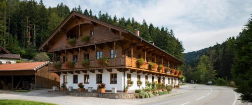 Miesbach Provisionsfreie Immobilien ___Idyllische 3-Zimmer-Dachgeschosswohnung bei Miesbach___ Wohnung mieten