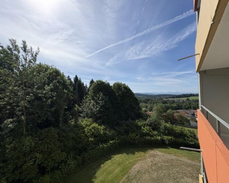 Leutkirch im Allgäu Wohnungen im Erdgeschoss Helle 2-Zimmer-Wohnung mit neuwertiger Einbauküche, Balkon und traumhafter Aussicht Wohnung mieten