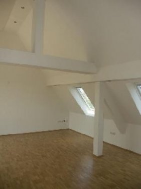 Nürnberg Immobilien N-St. Peter: 4-Zi-Dachterrassen-Whg. (4. OG oh. Lift), neu saniert, Parkett, Eckwanne, Dusche Wohnung mieten