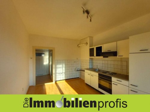 Hof Immobilien 52173 - Helle Dachgeschoßwohnung mit Einbauküche Wohnung mieten