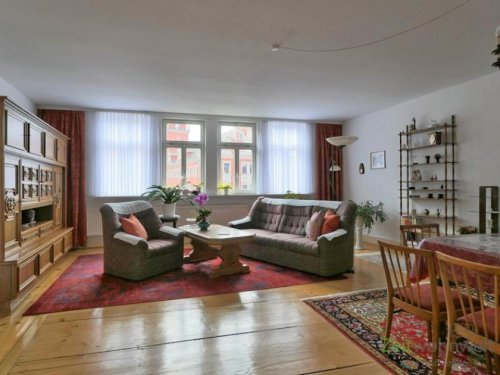 Gotha 2-Zimmer Wohnung (EF1260_M) Gotha: Gotha, große möblierte Wohnung in historischem Stadthaus direkt am Hauptmarkt Wohnung mieten