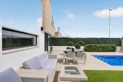 Groß Schacksdorf-Simmersdorf Moderne freistehende Villa mit 3 Schlafzimmern, 2 Bädern, Gäste-WC und privatem Pool in El Raso Haus kaufen
