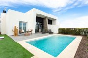 Algorfa Doppelhaushälften mit 3 Schlafzimmern, 2 Bädern, Dachterrasse, Klimaanlage und Privatpool in der wunderschönen Golfanlage La