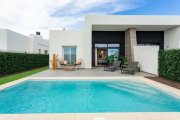 Algorfa Doppelhaushälften mit 3 Schlafzimmern, 2 Bädern, Dachterrasse, Klimaanlage und Privatpool in der wunderschönen Golfanlage La