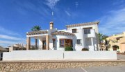Algorfa Villa mit 3 Schlafzimmern, 2 Bädern, Kfz-Stellplatz und Gemeinschaftspool im La Finca Golf Resort Haus kaufen