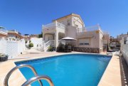 Benijófar Makellos gepflegte freistehende Villa mit vier Schlafzimmern, 3 Bädern, Dachterrasse und Privatpool Haus kaufen